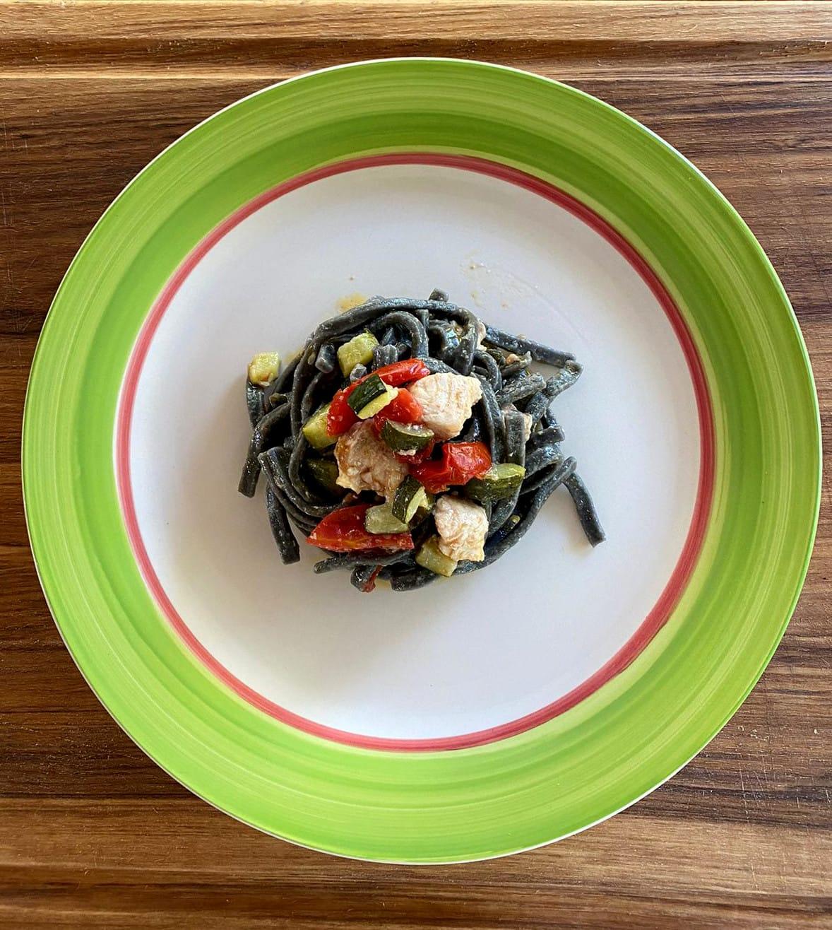 Sabato e domenica con nero di seppia e pesce spada di Procida, ed un gran risotto di campagna. In campagna qui da noi